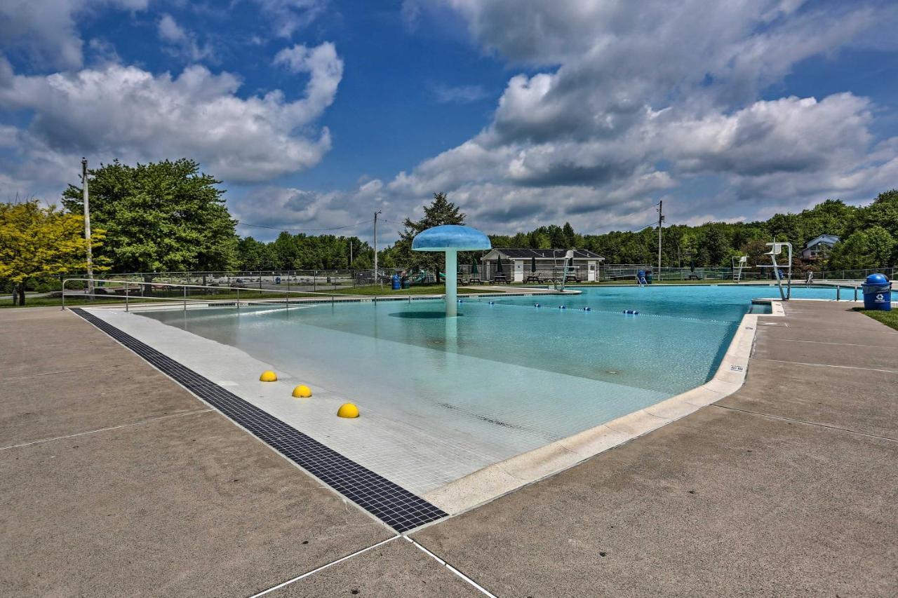 With Beach Access And Game Room! Pocono Lake