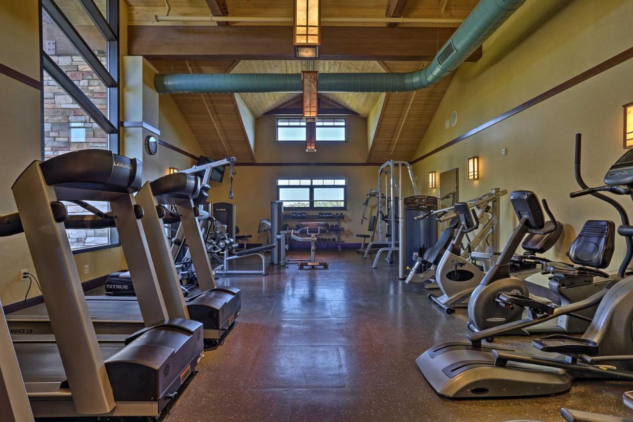 With Beach Access And Game Room!
