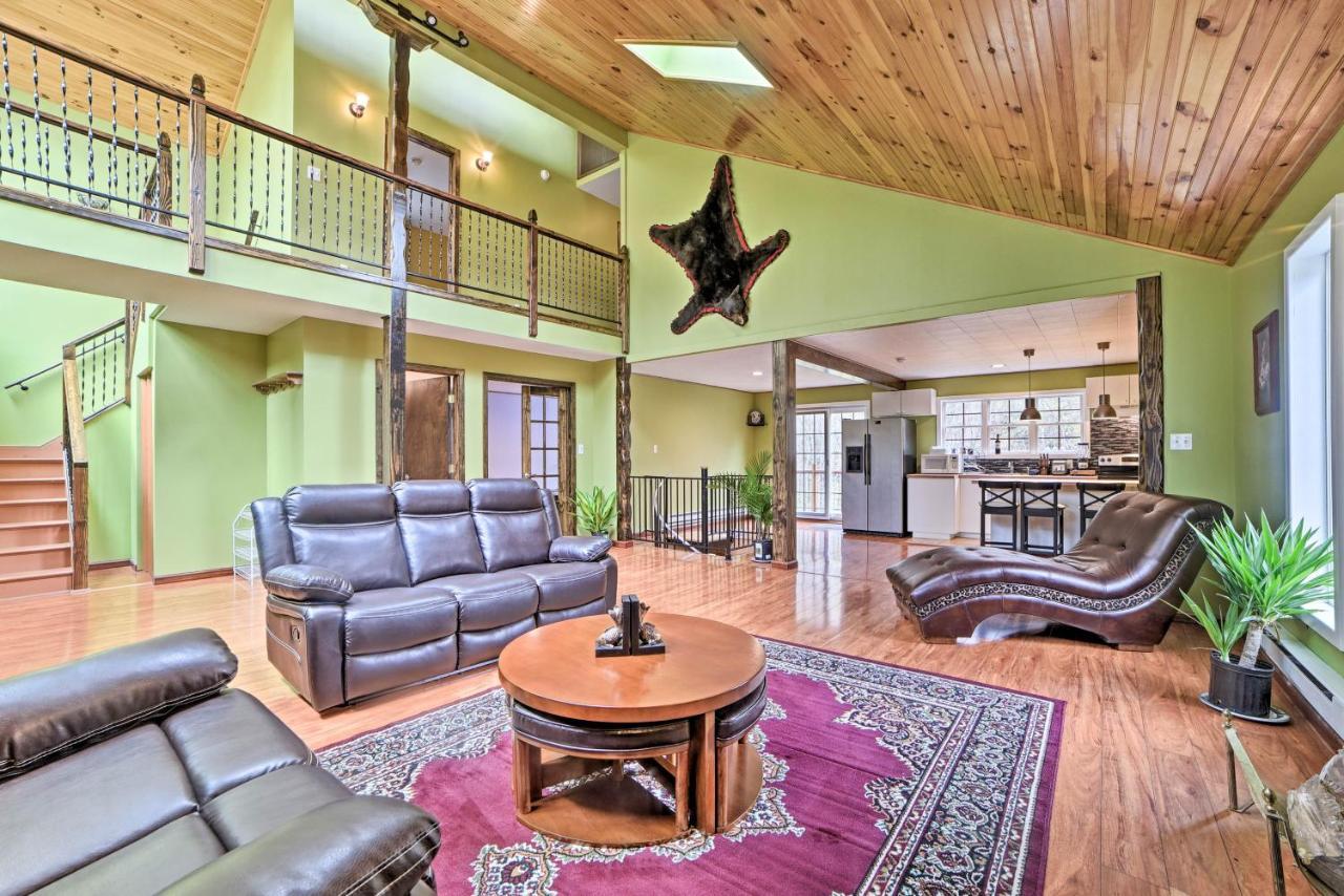 With Beach Access And Game Room! *