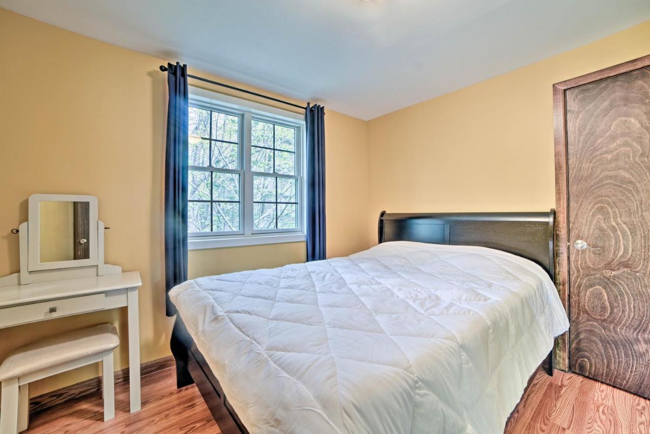 With Beach Access And Game Room! Pocono Lake