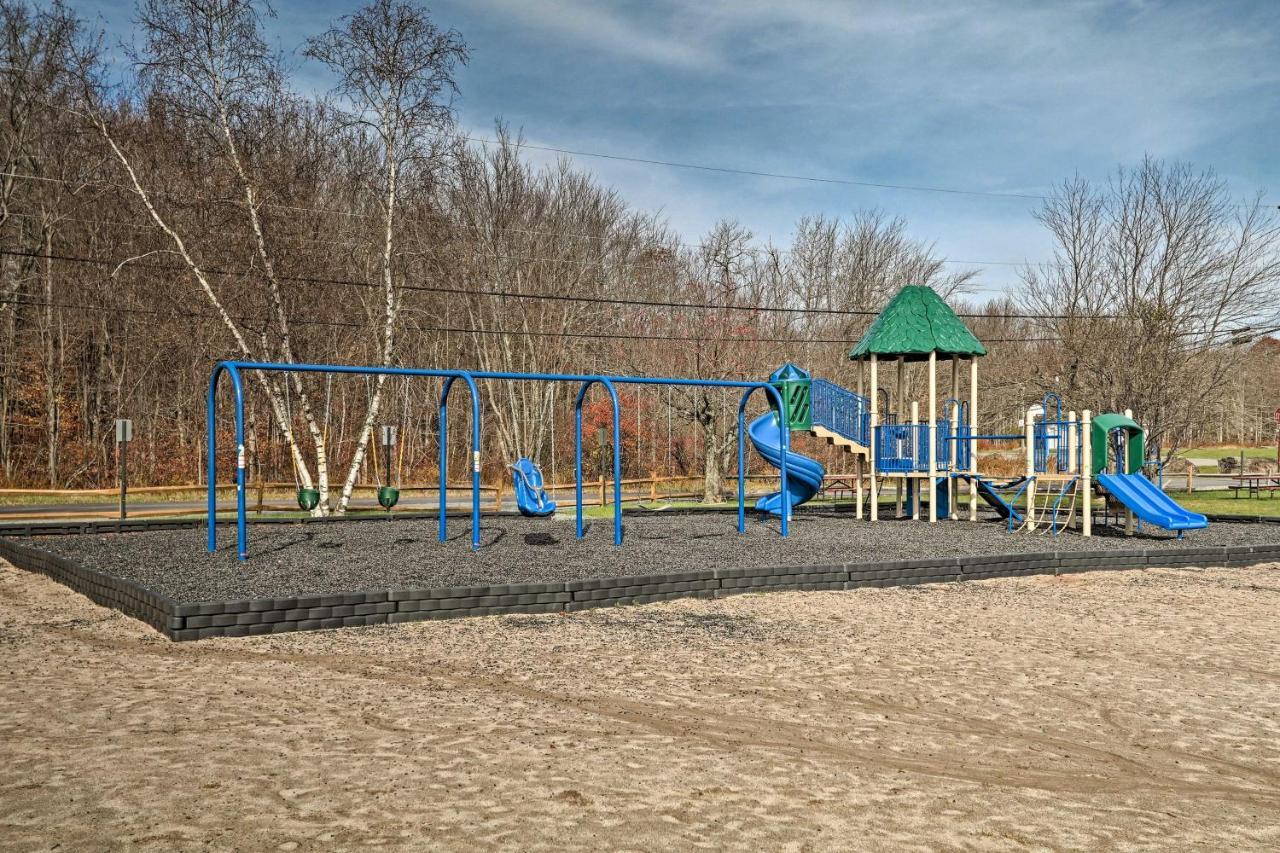 Holiday home With Beach Access And Game Room! Pocono Lake